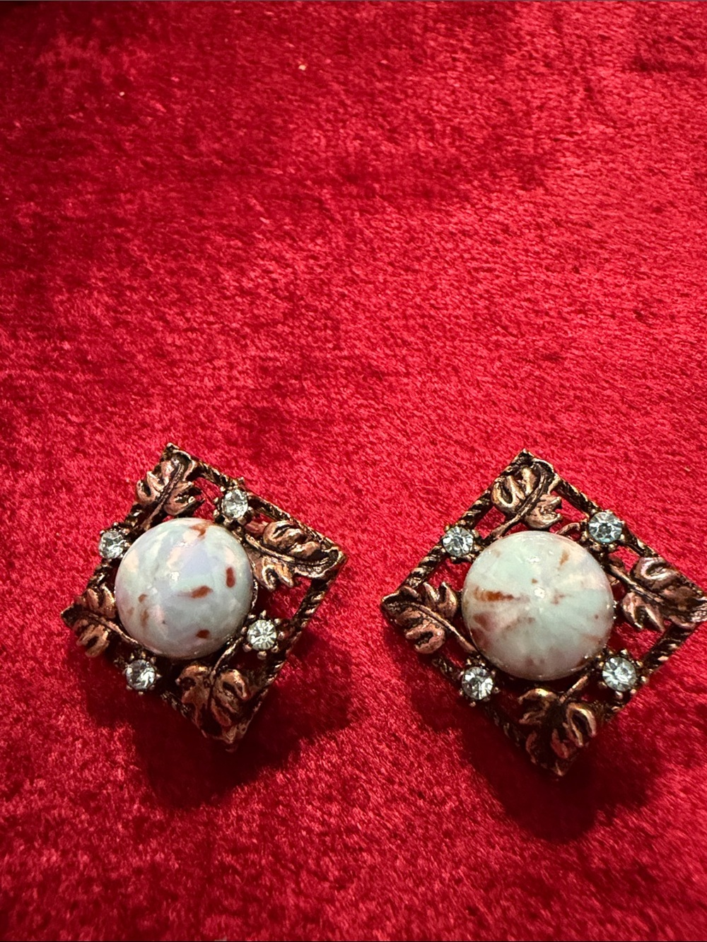 Vintage turquoise color Crystal Accents tight clip earrings great condition